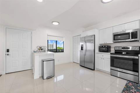 2202 S Cypress Bend Drive #606, Pompano Beach FL - photo 8 of 27