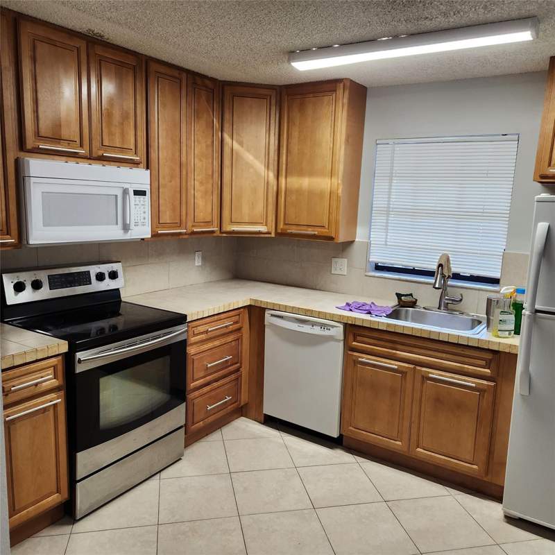 3 bedroom Condominium at 3634 NW 95th Terrace #3634, Grenadier Lakes, Sunrise — photo 2
