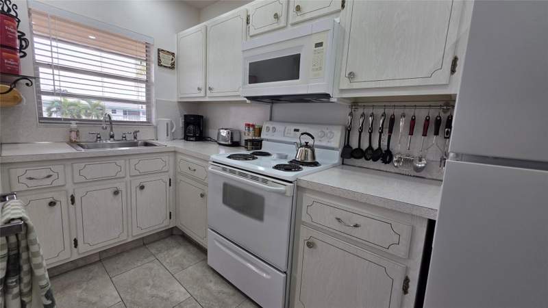 1 bedroom Condominium at 5300 Washington Street #L338, beverly hills, Hollywood — photo 3