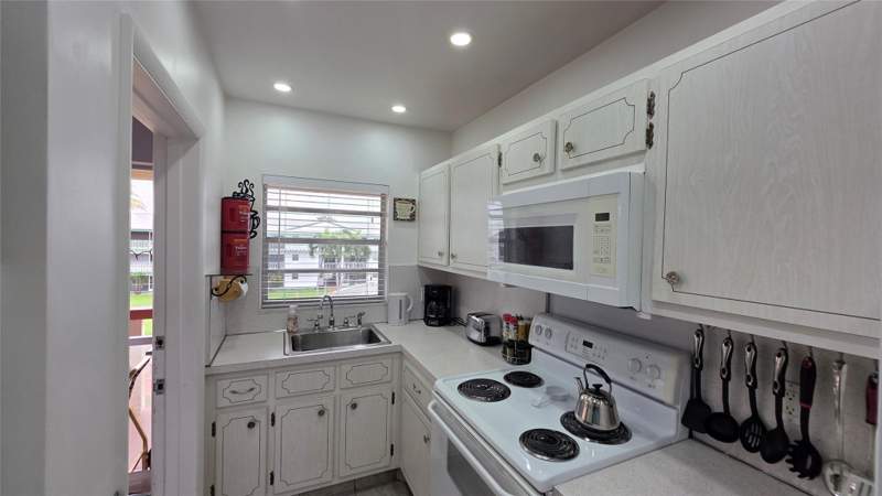 1 bedroom Condominium at 5300 Washington Street #L338, beverly hills, Hollywood — photo 4
