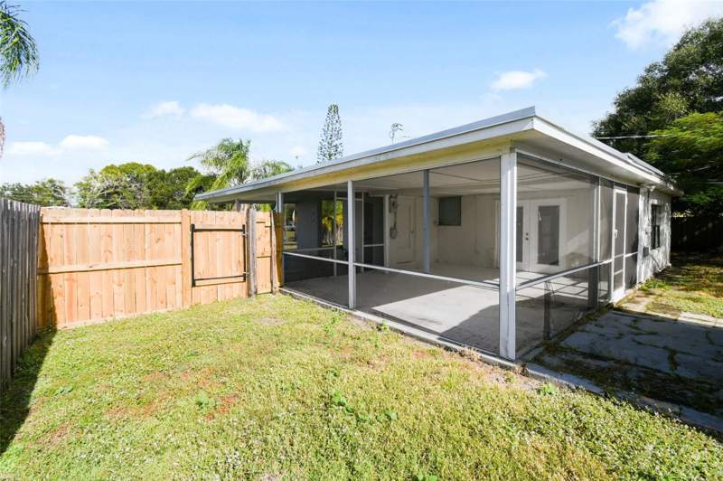 3 bedroom Single Family Residence at 140 SE Serenata Court, River Park, Port St. Lucie — photo 4