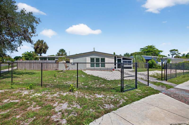 3 bedroom Single Family Residence at 300 SW 25th Avenue, Woodland Park Amd 29-18 B, Fort Lauderdale — photo 2