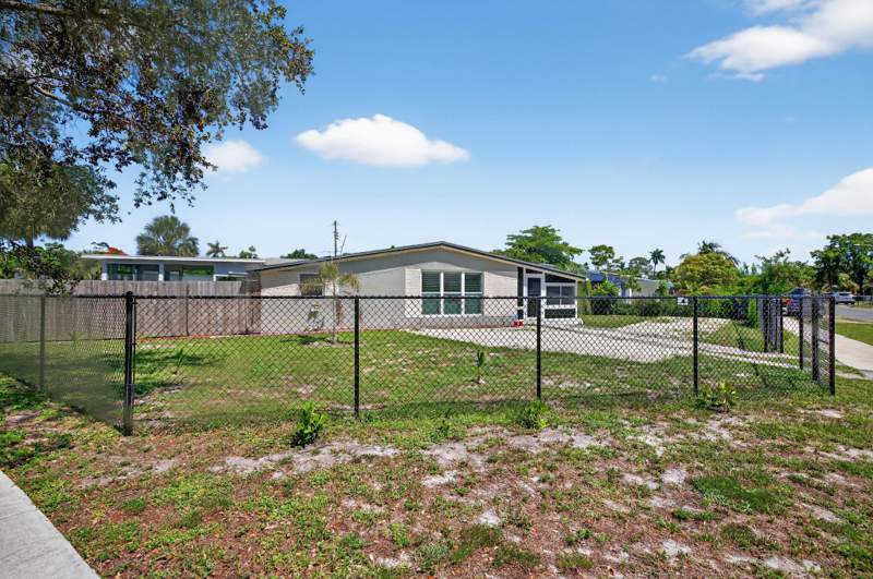 3 bedroom Single Family Residence at 300 SW 25th Avenue, Woodland Park Amd 29-18 B, Fort Lauderdale — photo 3