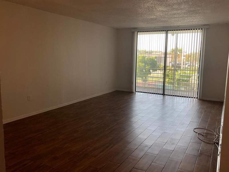 2 bedroom Condominium at 1800 SW 81st Avenue #1304, Courtyards Of Broward Condo, North Lauderdale — photo 3