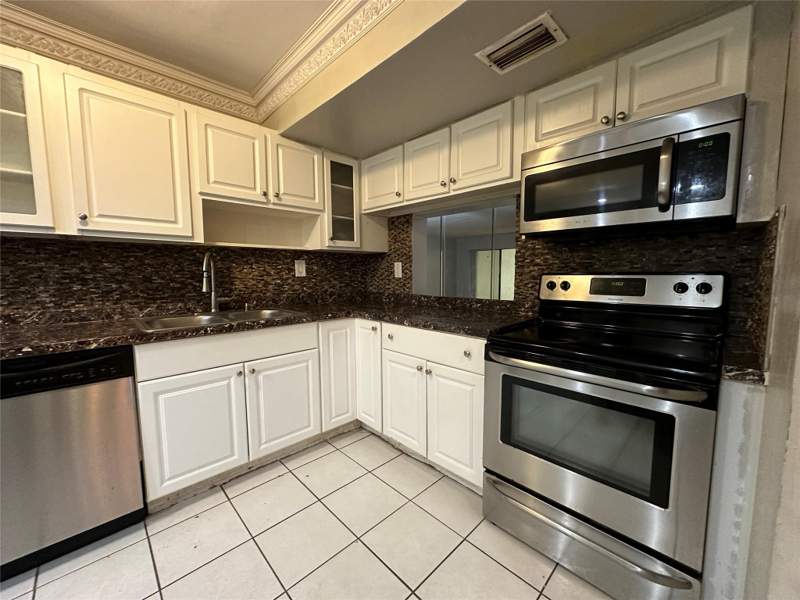 2 bedroom Condominium at 6630 Racquet Club Drive #163, The Courts Of Inverrary, Fort Lauderdale — photo 3