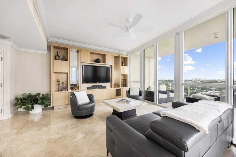 3 bedroom Condominium at 111 SE 8th Avenue #Ph-1701, Venezia, Fort Lauderdale — photo 2