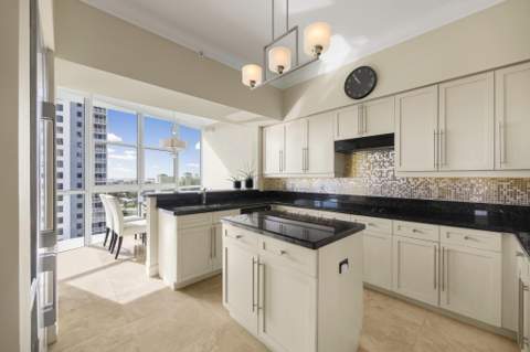111 SE 8th Avenue #Ph-1701, Fort Lauderdale FL - photo 11 of 32