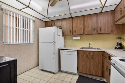 3050 Holiday Springs Boulevard #108, Margate FL - photo 7 of 26
