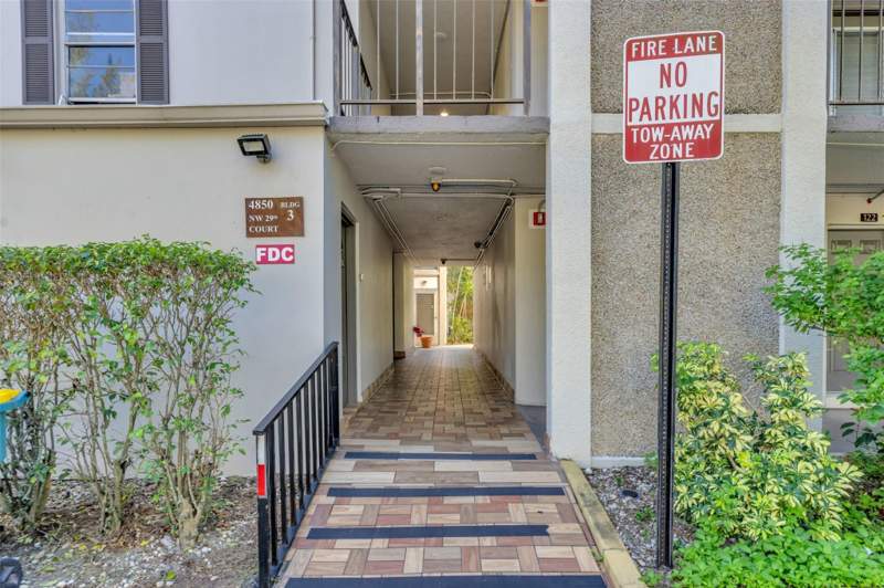 1 bedroom Condominium at 4850 NW 29th Court #221, Cypress Chase, Lauderdale Lakes — photo 2