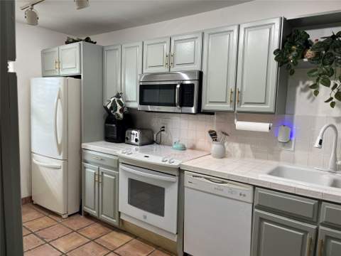 2029 N Ocean Boulevard #303, Fort Lauderdale FL - photo 10 of 21