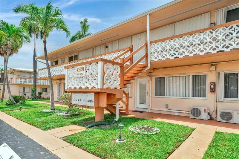 1 bedroom Stock Cooperative at 1050 SW 11th Street #1L, Ro-Len Lakes, Hallandale Beach — photo 2