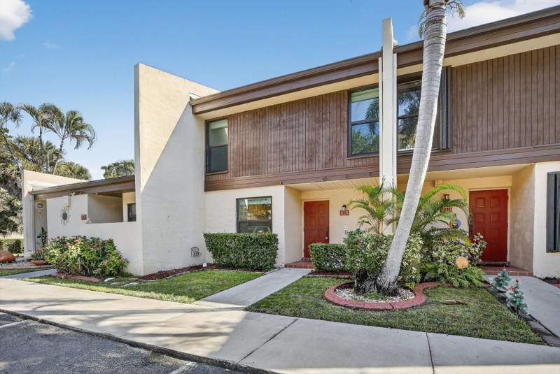 3 bedroom Townhouse at 1261 NW 99th Terrace #47, Westview Condominium No 7, Pembroke Pines — photo 2