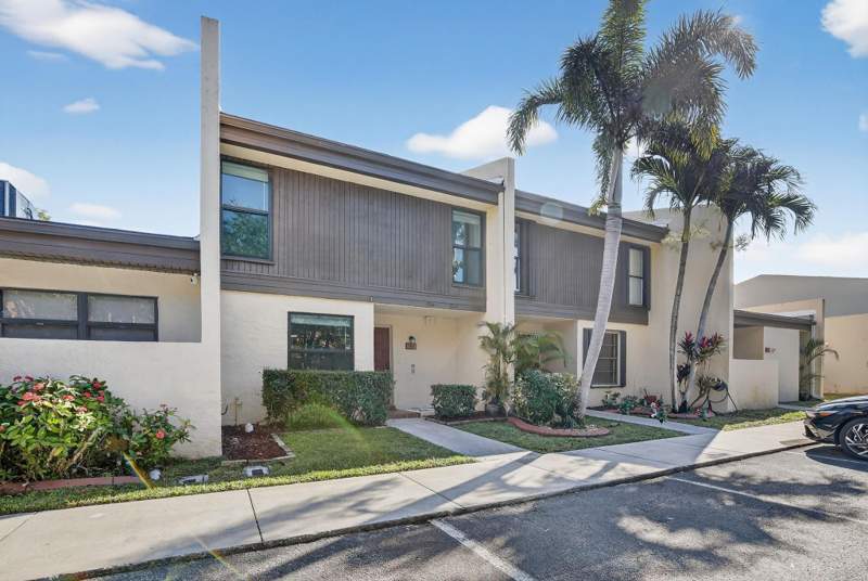 3 bedroom Townhouse at 1261 NW 99th Terrace #47, Westview Condominium No 7, Pembroke Pines — photo 3