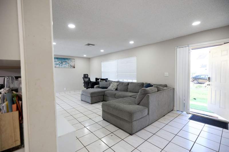 4 bedroom Single Family Residence at 6597 Salem Street, North Lauderdale Division, North Lauderdale — photo 3