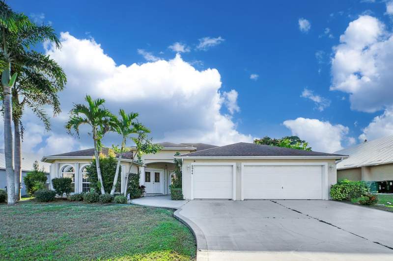 4 bedroom Single Family Residence at 6944 NW Daffodil Lane, Port St Lucie Sec 43, Port St. Lucie — photo 2
