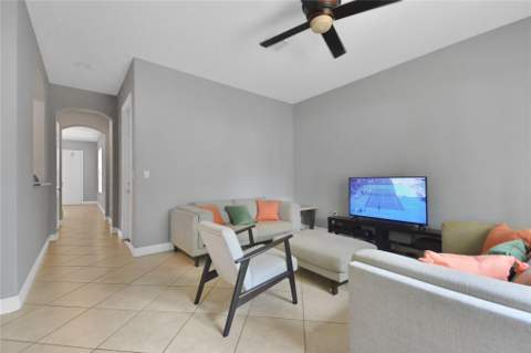 6927 Julia Gardens Drive, Coconut Creek FL - photo 6 of 33