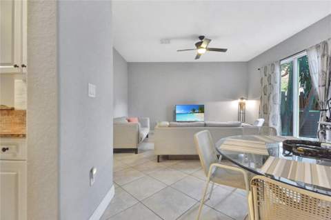 6927 Julia Gardens Drive, Coconut Creek FL - photo 10 of 33