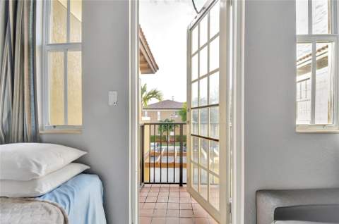 6927 Julia Gardens Drive, Coconut Creek FL - photo 19 of 33