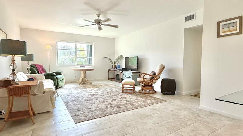 2 bedroom Condominium at 669 W Oakland Park Boulevard #220b, Oakland Grove Village, Oakland Park — photo 2