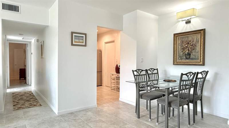 2 bedroom Condominium at 669 W Oakland Park Boulevard #220b, Oakland Grove Village, Oakland Park — photo 3