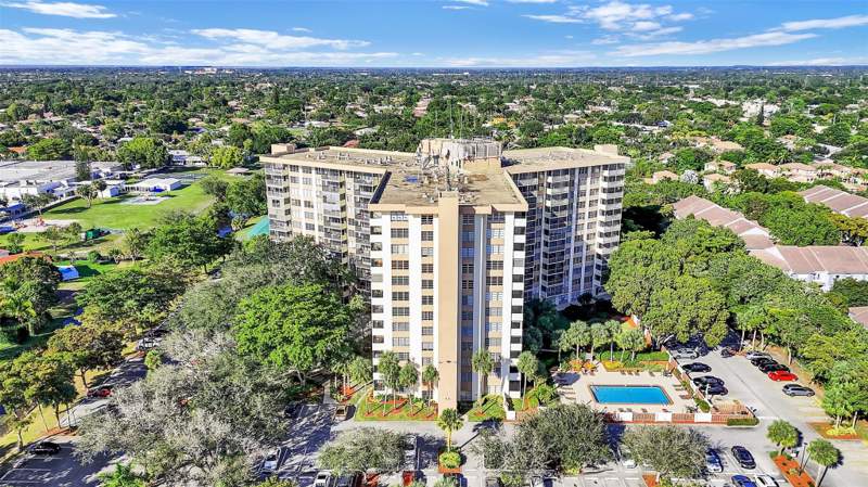 2 bedroom Condominium at 10777 W Sample Road #711, Country Club Tower, Coral Springs — photo 2