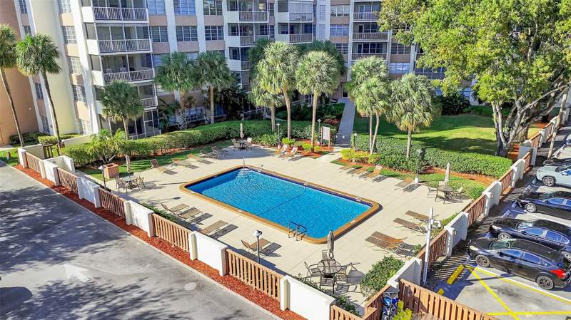 2 bedroom Condominium at 10777 W Sample Road #711, Country Club Tower, Coral Springs — photo 4