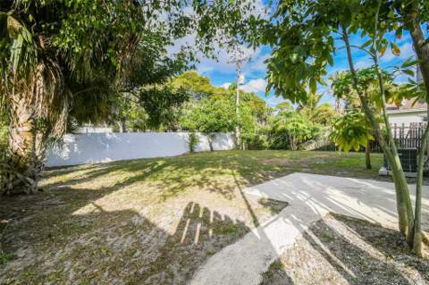 1227 Cherokee Street, Jupiter FL - photo 6 of 29