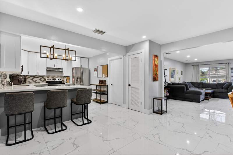 3 bedroom Single Family Residence at 3330 NW 69th Street, Palm-Aire Village 2 Sec A, Fort Lauderdale — photo 2