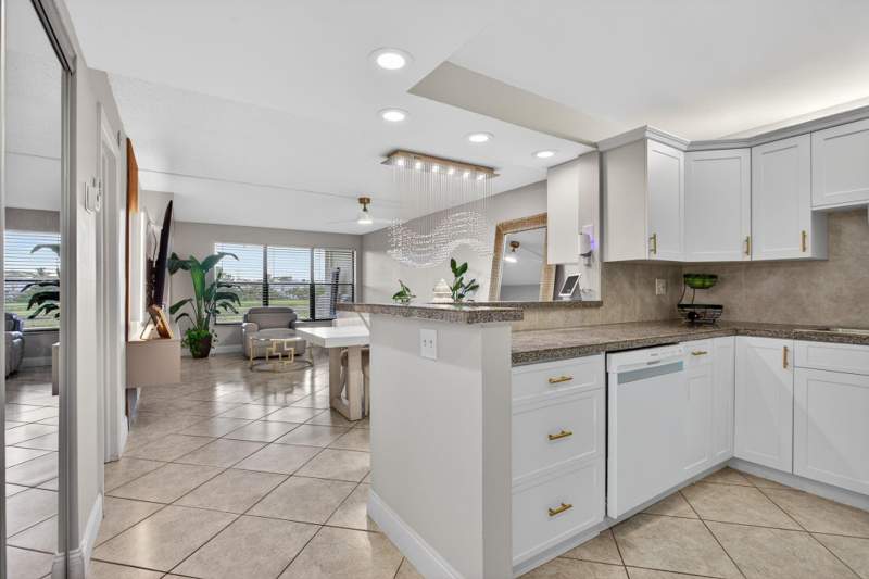1 bedroom Condominium at 2314 S Cypress Bend Drive #114, Cypress Bend, Pompano Beach — photo 4