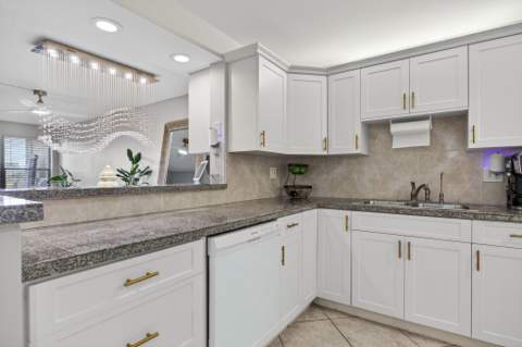 2314 S Cypress Bend Drive #114, Pompano Beach FL - photo 8 of 38