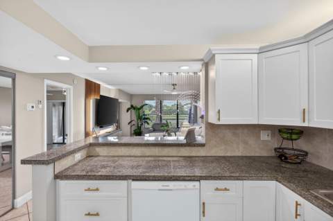 2314 S Cypress Bend Drive #114, Pompano Beach FL - photo 11 of 38