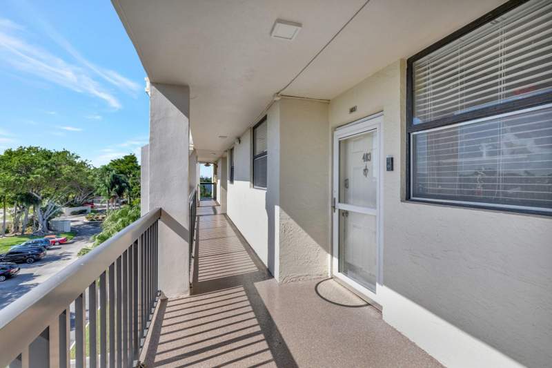 2 bedroom Condominium at 115 Lake Emerald Drive #403, Lake Emerald, Oakland Park — photo 2