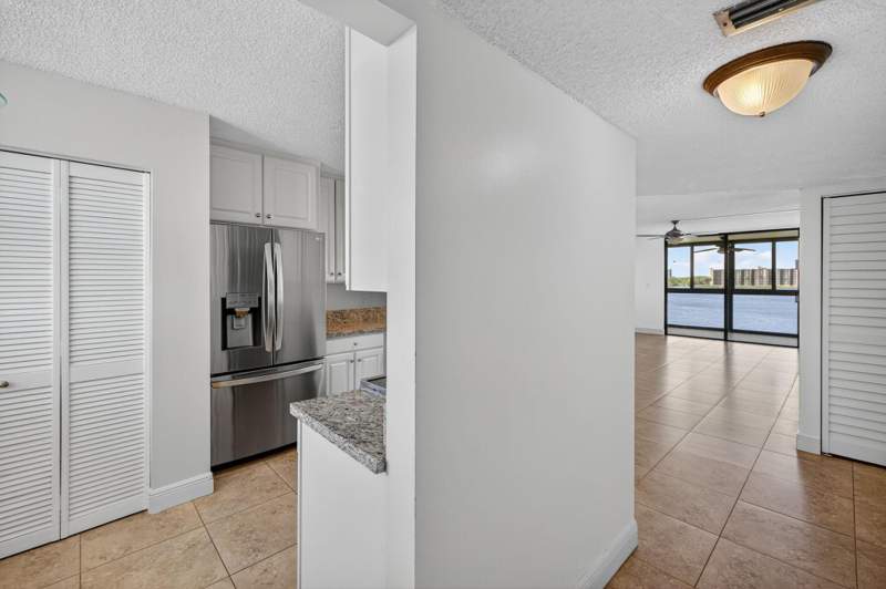 2 bedroom Condominium at 115 Lake Emerald Drive #403, Lake Emerald, Oakland Park — photo 5