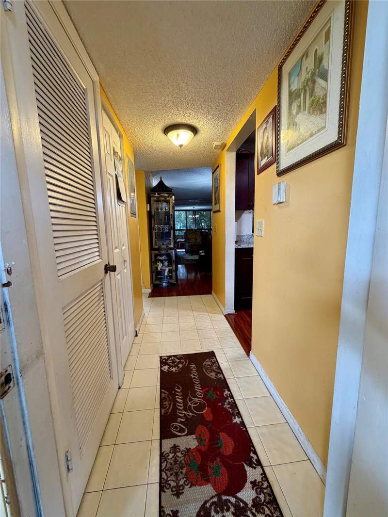2 bedroom Condominium at 6575 W Oakland Park Boulevard #202, Isles of Inverrary, Lauderhill — photo 2
