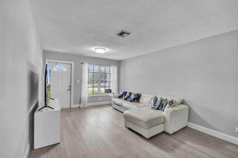 4 bedroom Single Family Residence at 4017 Woodside Drive, The Dells 64-40 B, Coral Springs — photo 4