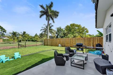 4017 Woodside Drive, Coral Springs FL - photo 17 of 37