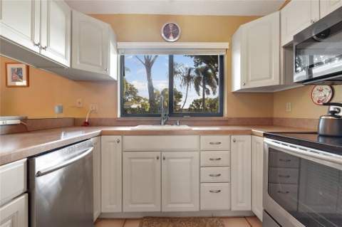 5541 Ainsley Court, Boynton Beach FL - photo 6 of 34
