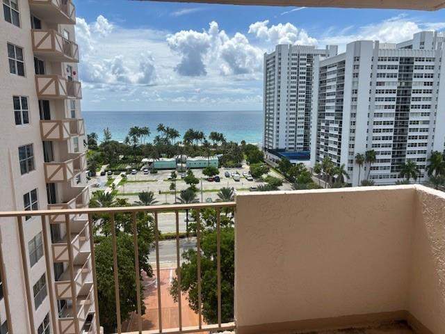 1 bedroom Condominium at 1865 S Ocean Drive #11N, Prince George, Hallandale Beach — photo 2