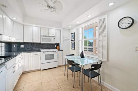 3900 Oaks Clubhouse Drive #310, Pompano Beach FL - photo 7 of 32