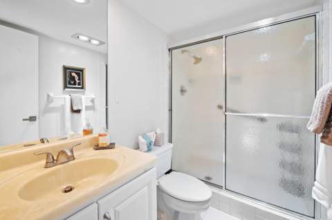 3900 Oaks Clubhouse Drive #310, Pompano Beach FL - photo 24 of 32
