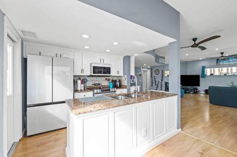2201 N Surf Road, Hollywood FL - photo 13 of 59