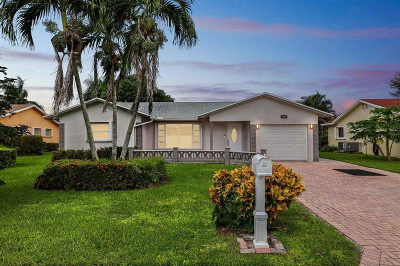 2 bedroom Single Family Residence at 9407 NW 70th Place, Westwood Commy 4 77-45 B, Tamarac — photo 2