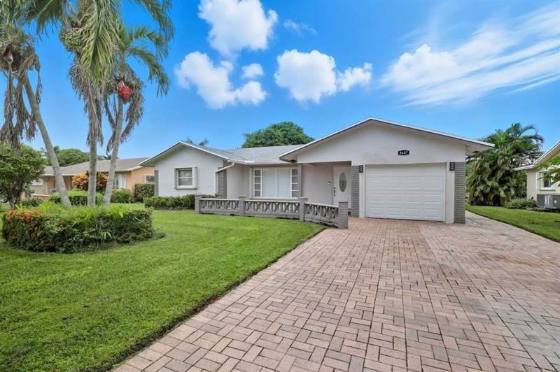 2 bedroom Single Family Residence at 9407 NW 70th Place, Westwood Commy 4 77-45 B, Tamarac — photo 3