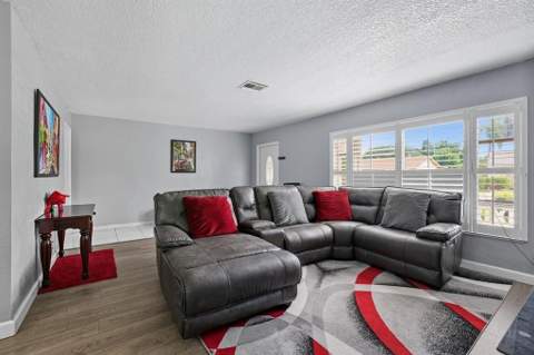 9407 NW 70th Place, Tamarac FL - photo 8 of 47