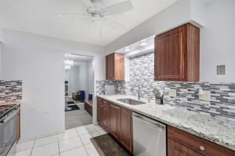 9407 NW 70th Place, Tamarac FL - photo 11 of 47