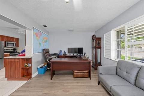 9407 NW 70th Place, Tamarac FL - photo 15 of 47