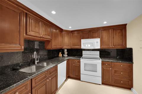 531 N Ocean Boulevard #410, Pompano Beach FL - photo 6 of 28