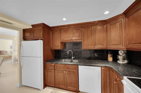 531 N Ocean Boulevard #410, Pompano Beach FL - photo 7 of 28