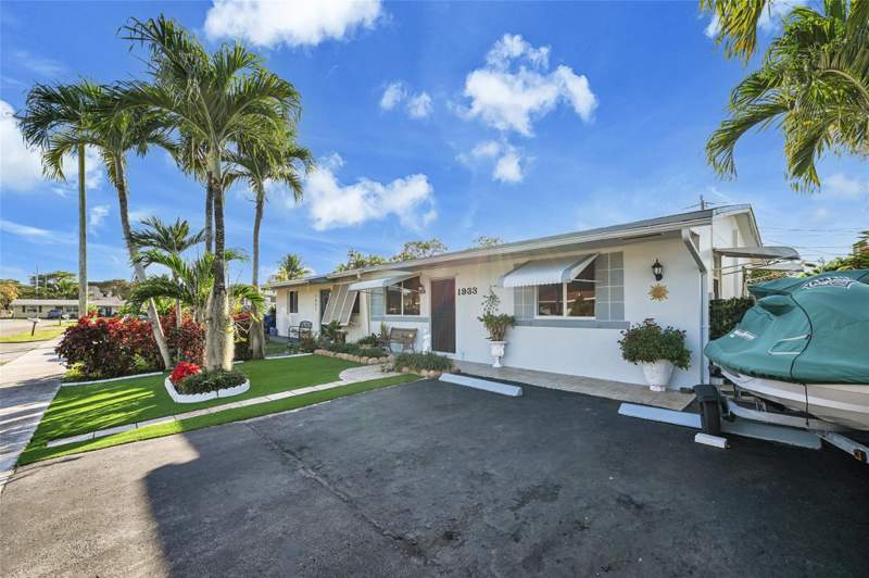 2 bedroom Single Family Residence at 1933 SW 67th Avenue, Broadview Country Club Es, North Lauderdale — photo 2
