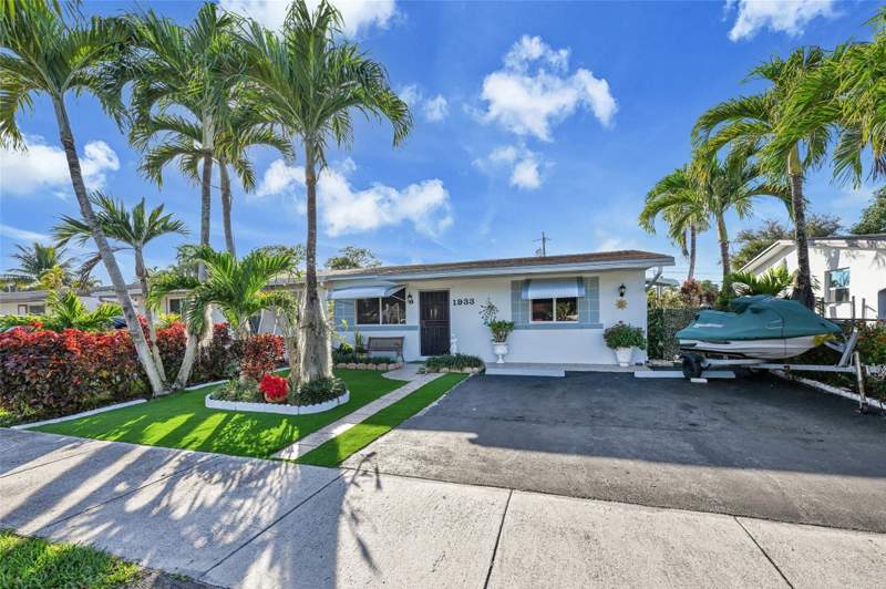 2 bedroom Single Family Residence at 1933 SW 67th Avenue, Broadview Country Club Es, North Lauderdale — photo 3